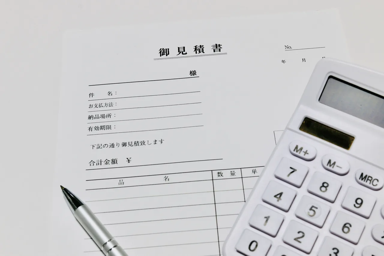 御見積書の内訳を電卓で確かめる
