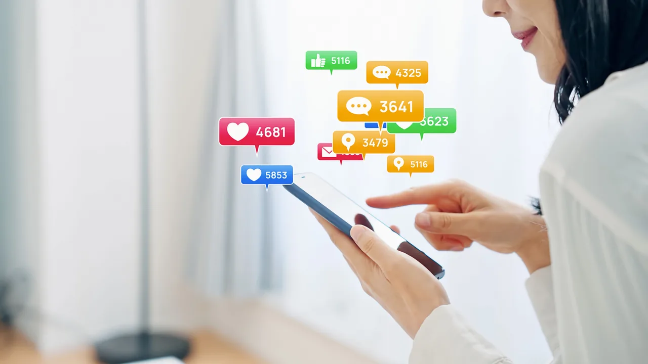 スマートフォンで口コミや反応の数を確認する
