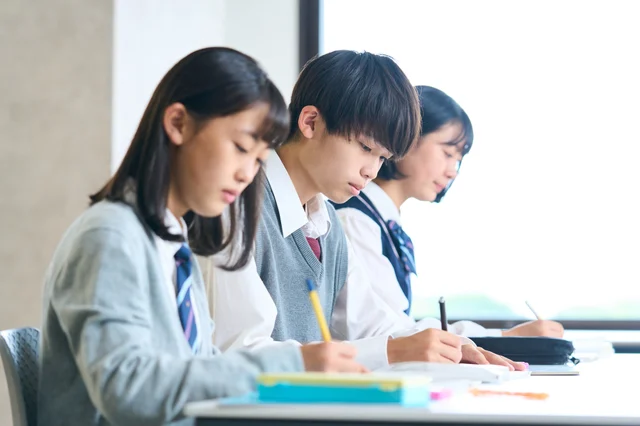 学習塾でLINE予約・欠席連絡を活用する方法