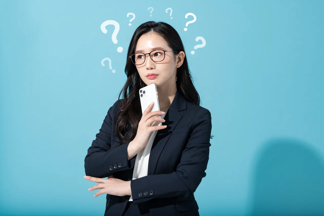 何を確認すればよいか分からず迷う様子